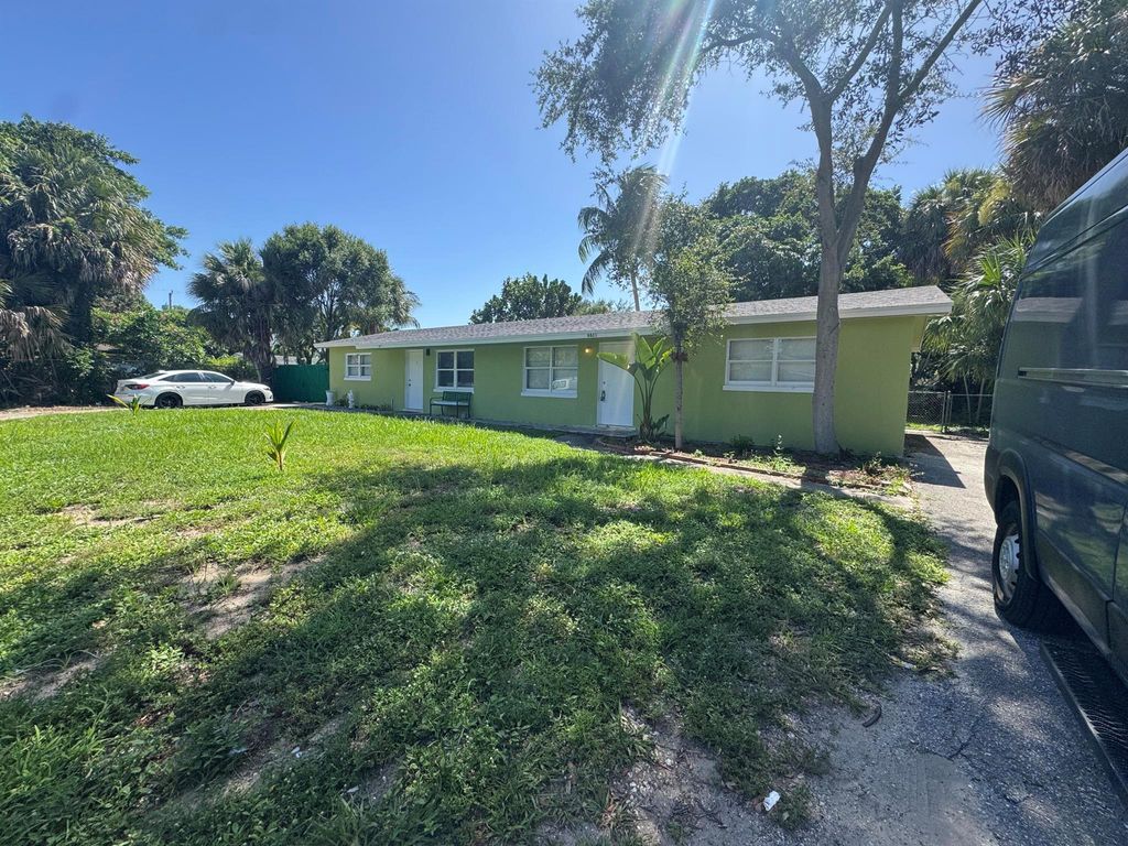 Photo of 8821 Dania Drive, Palm Beach Gardens, FL 33410 (MLS # R11109284)