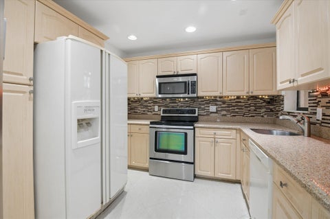 Tiny photo for 4119 CARAMBOLA Circle S #2120, Coconut Creek, FL 33066 (MLS # B26089068)