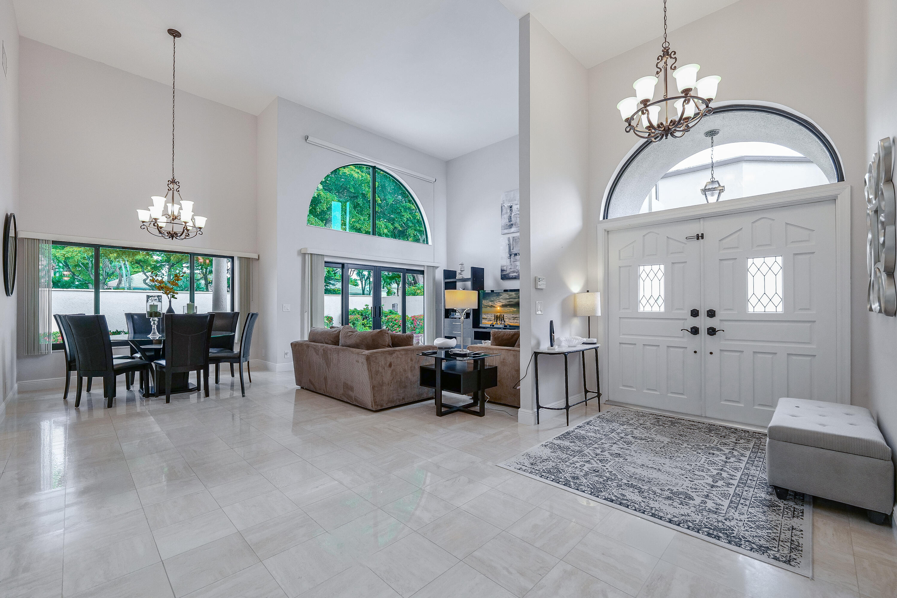 23264 N Mirabella Cir Circle N