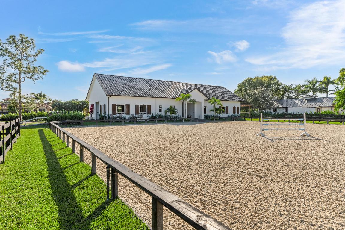 SADDLE TRAIL PARK OF WELLINGTON - Residential