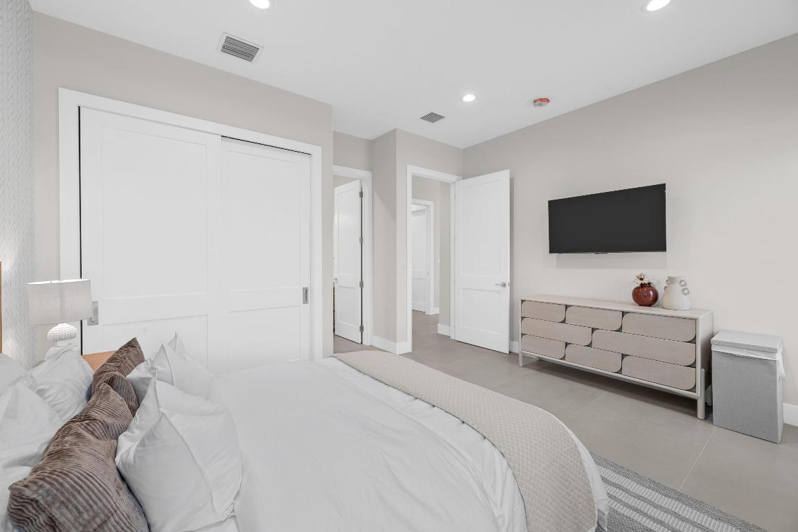 SADDLE TRAIL PARK OF WELLINGTON - Residential