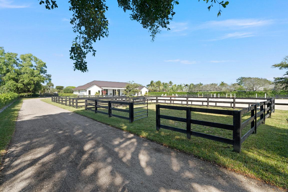 SADDLE TRAIL PARK OF WELLINGTON - Residential