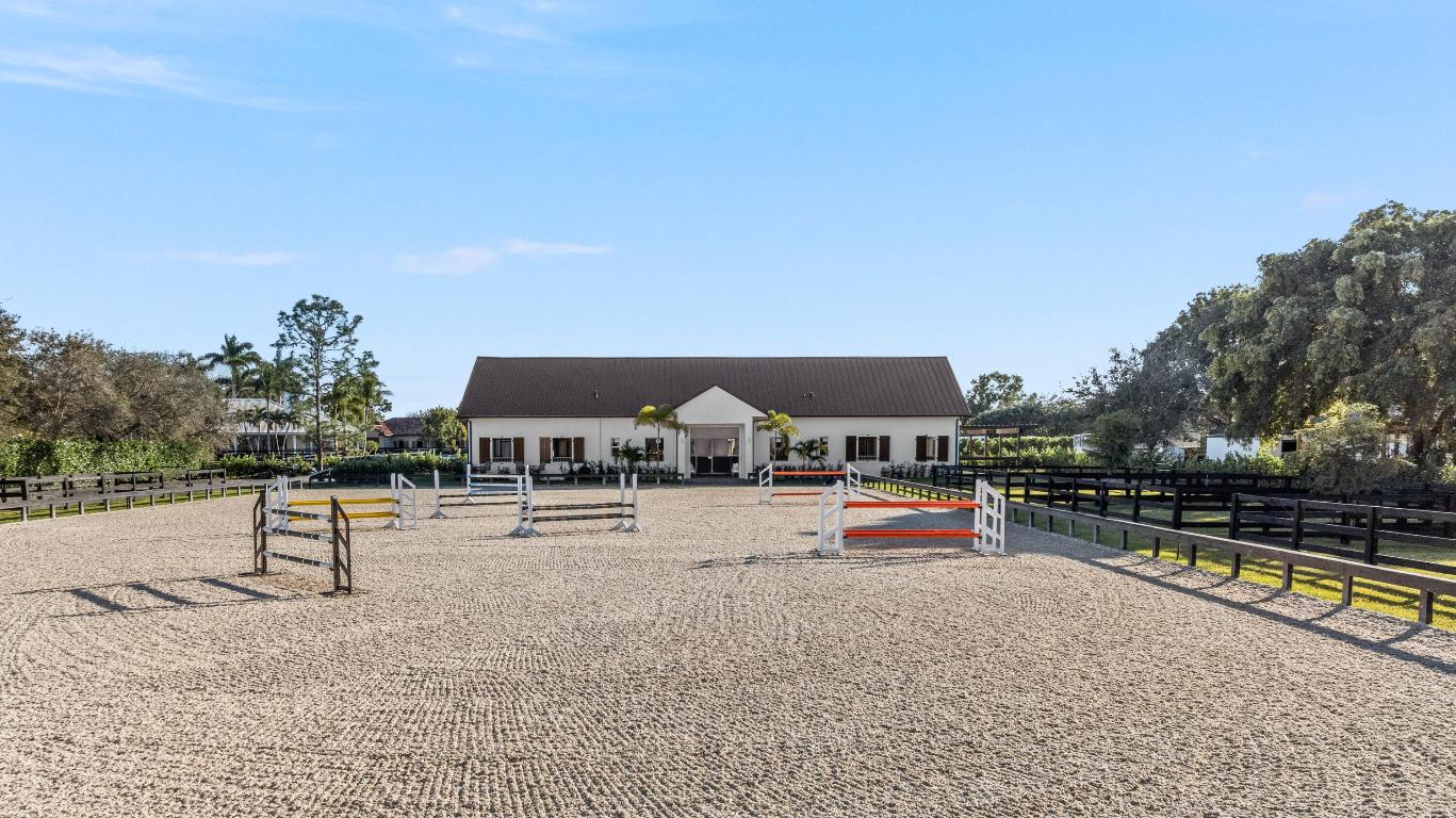 SADDLE TRAIL PARK OF WELLINGTON - Residential