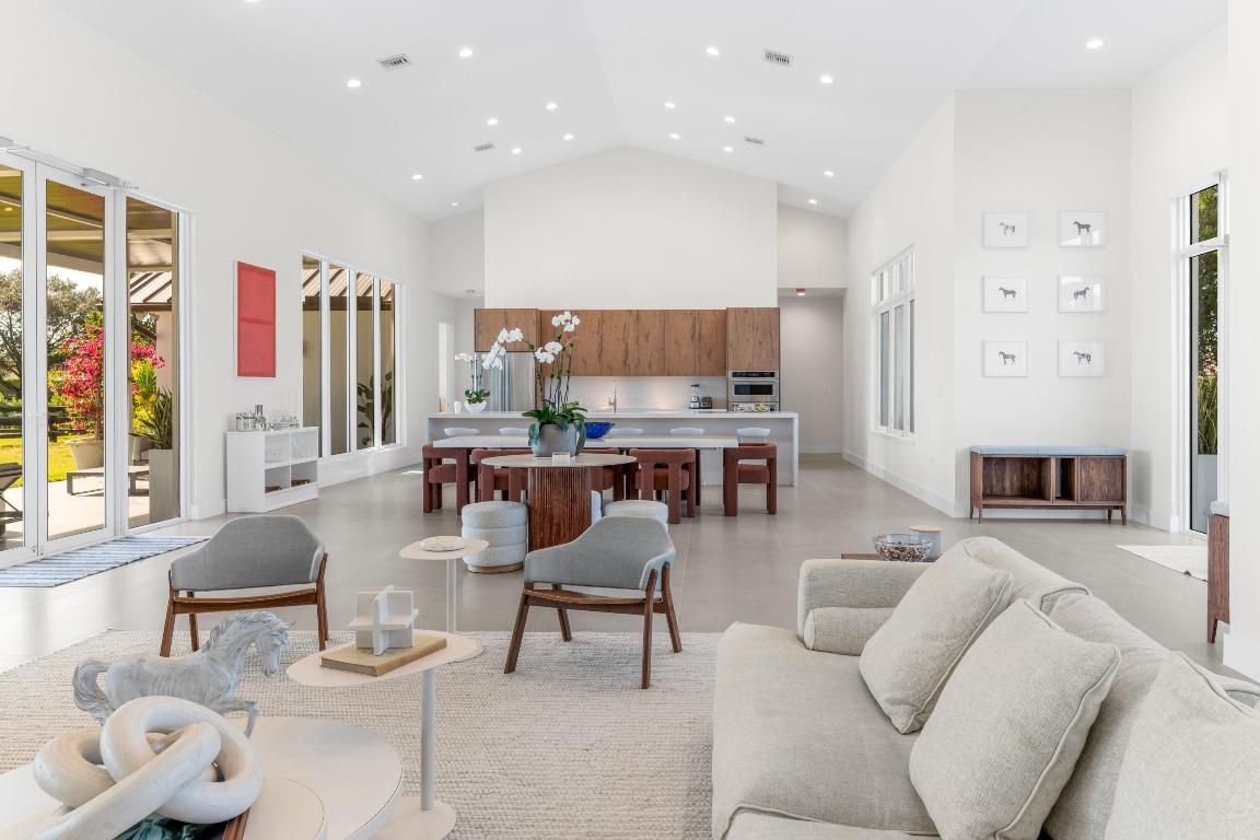 SADDLE TRAIL PARK OF WELLINGTON - Residential