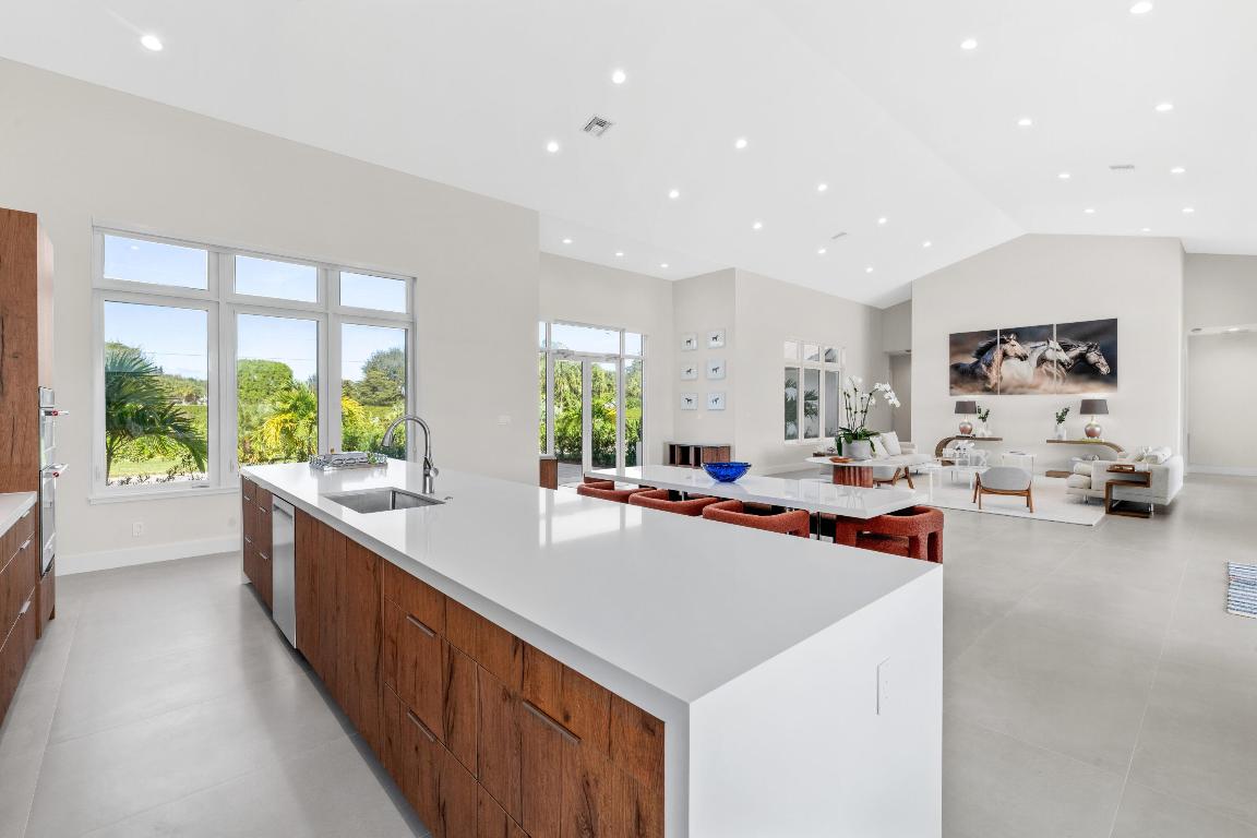 SADDLE TRAIL PARK OF WELLINGTON - Residential