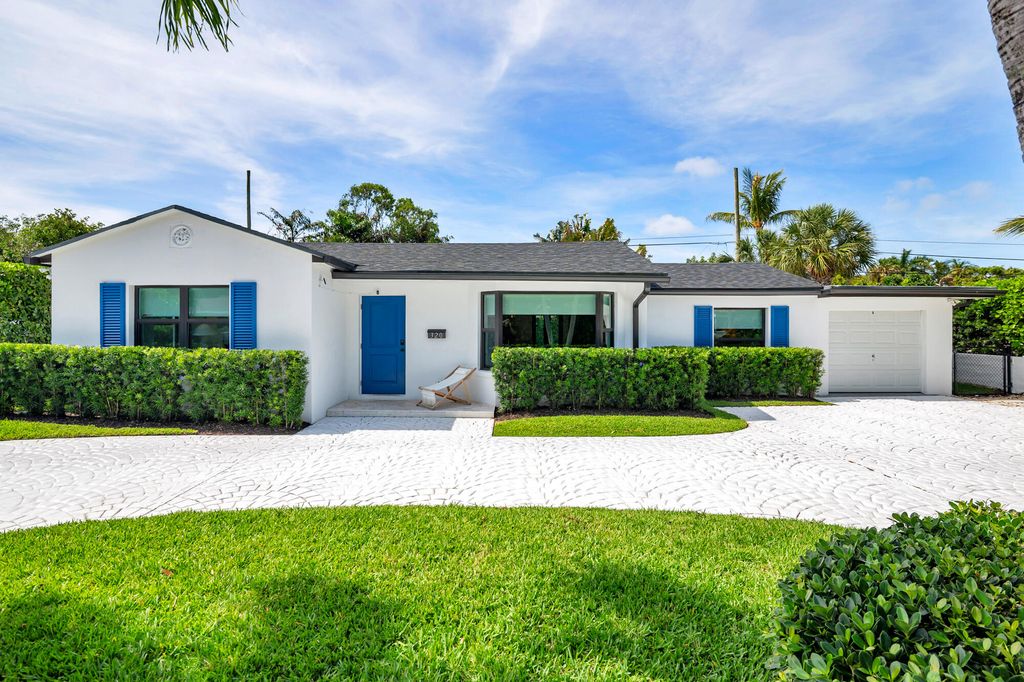Photo of 320 Linda Lane, West Palm Beach, FL 33405 (MLS # B26025879)