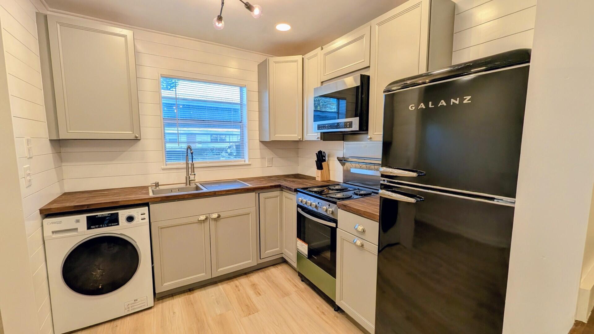 KINGSWOOD CONDO - Residential