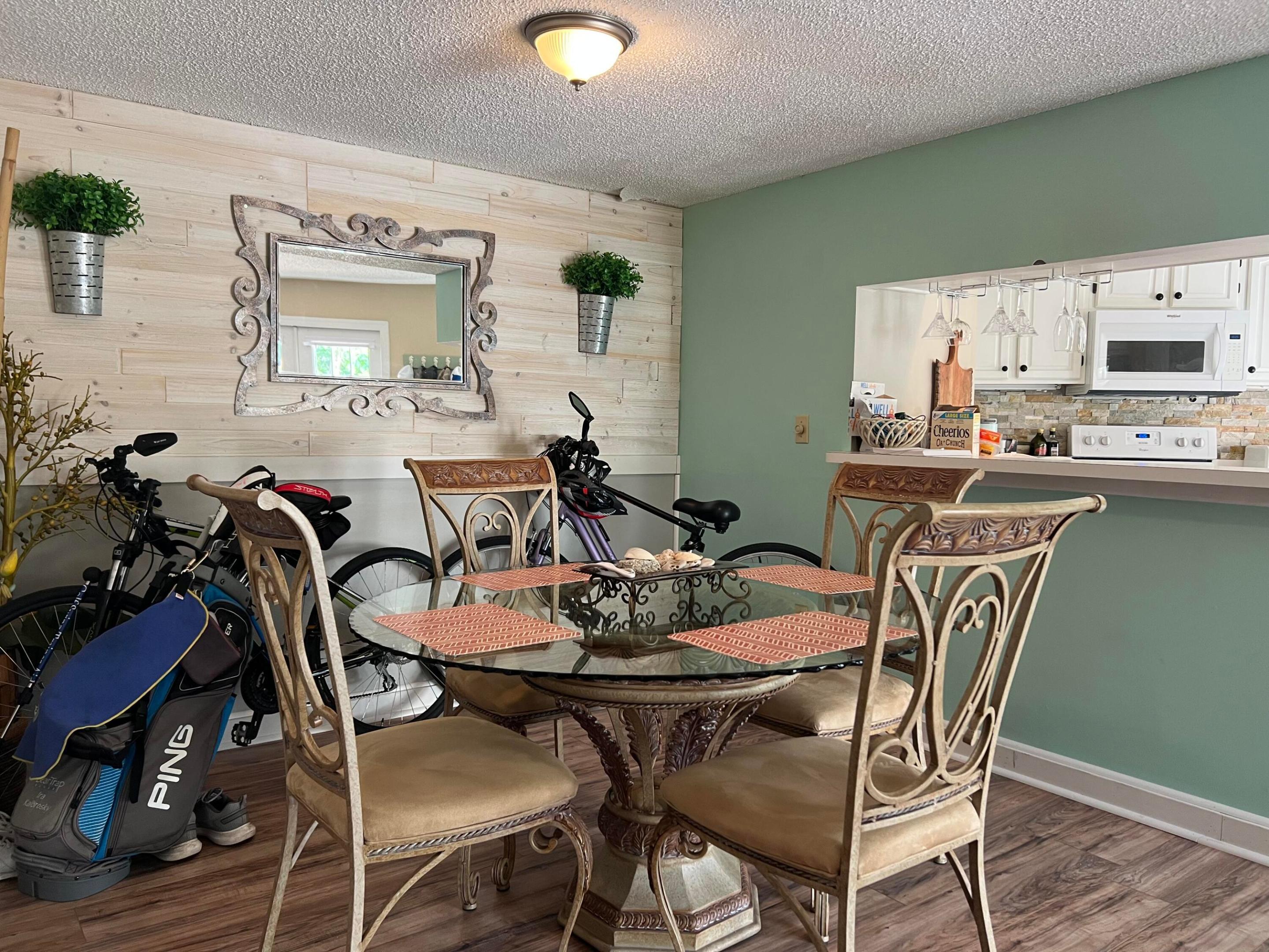 UNO LAGO - Residential Lease