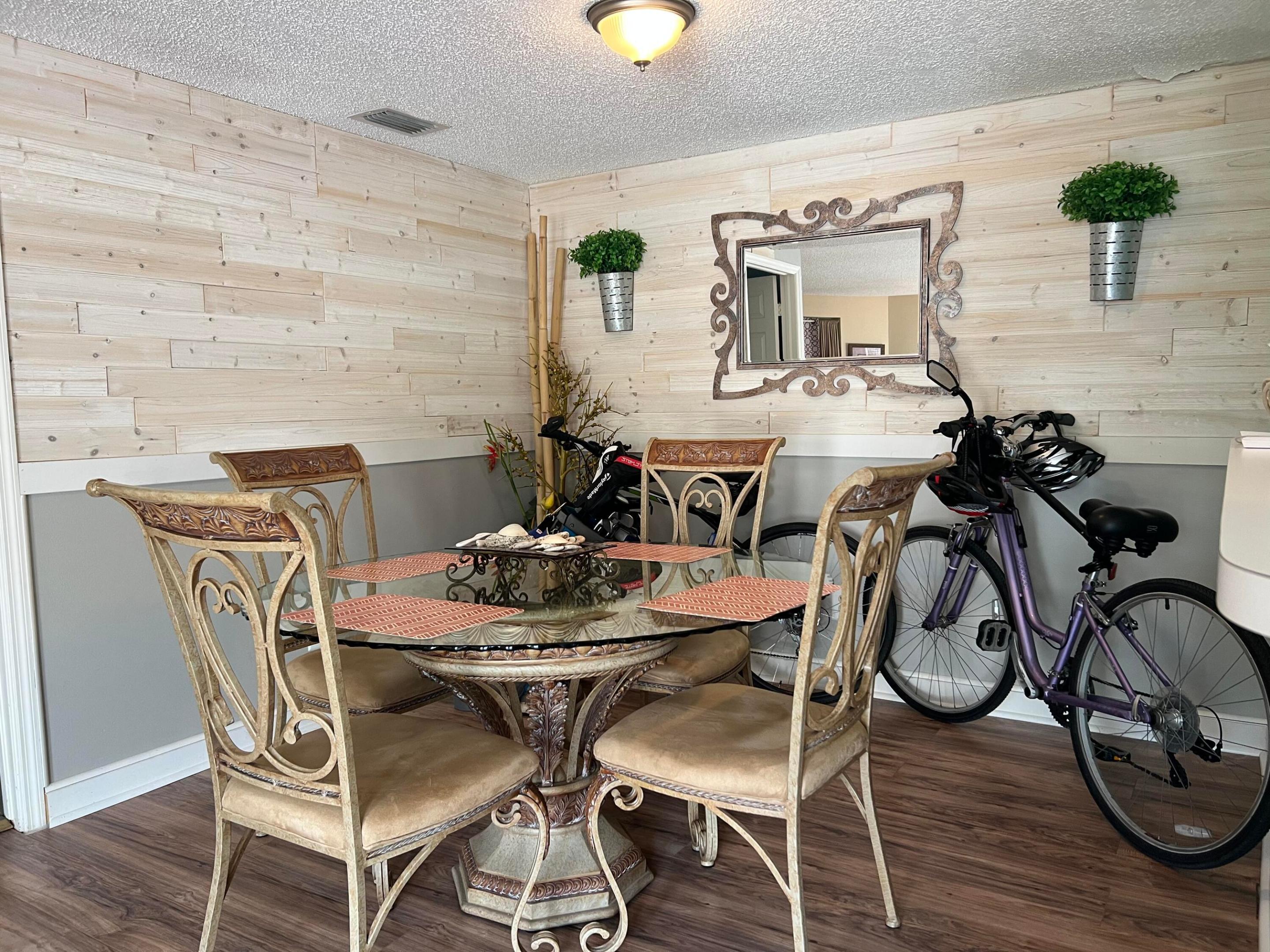 UNO LAGO - Residential Lease