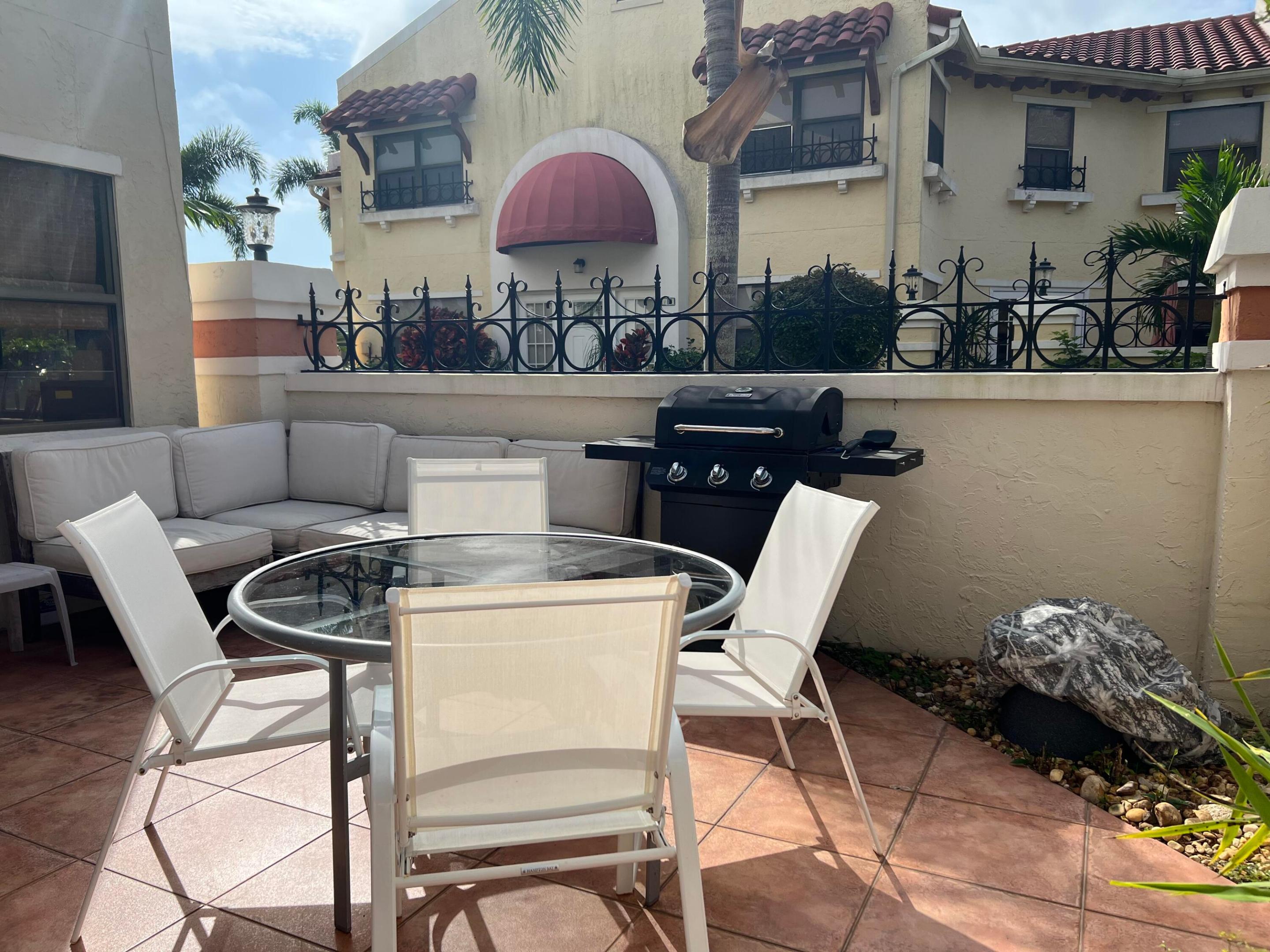 UNO LAGO - Residential Lease