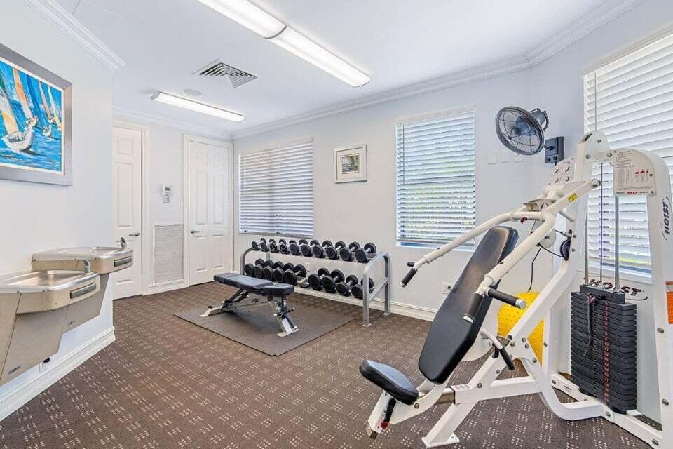 UNO LAGO - Residential Lease