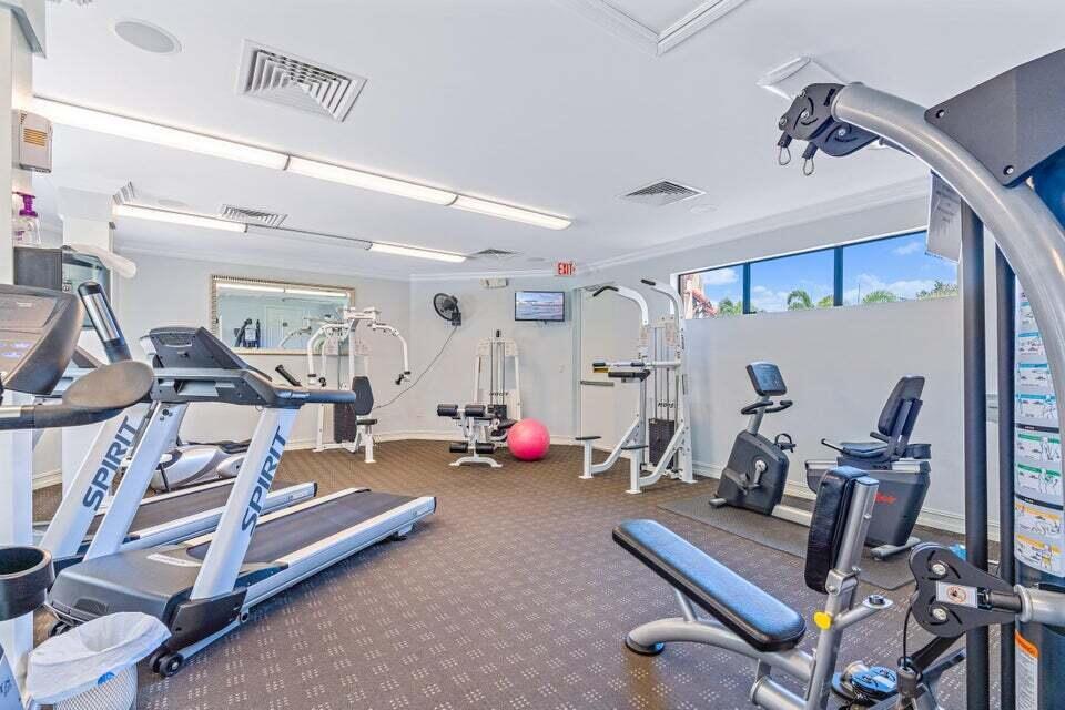 UNO LAGO - Residential Lease