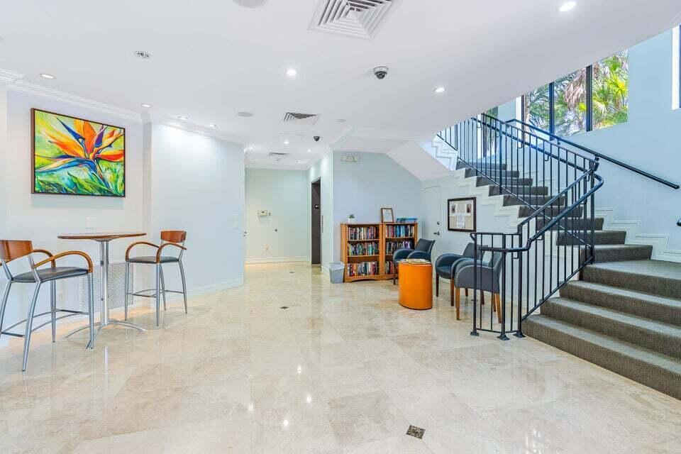 UNO LAGO - Residential Lease