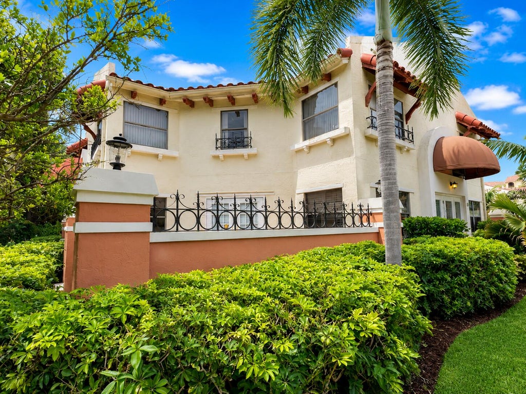 Photo of 13 Uno Lago Drive, Juno Beach, FL 33408 (MLS # B26005925)