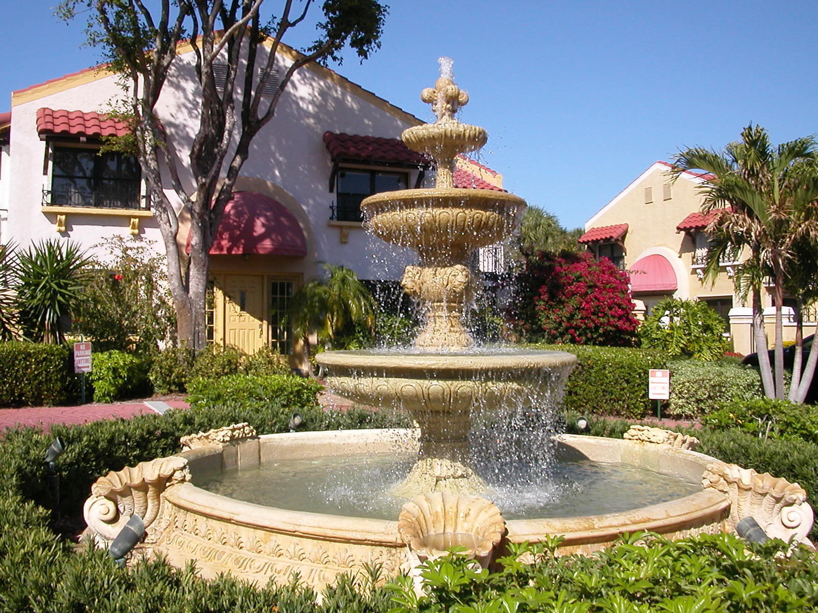 UNO LAGO - Residential Lease