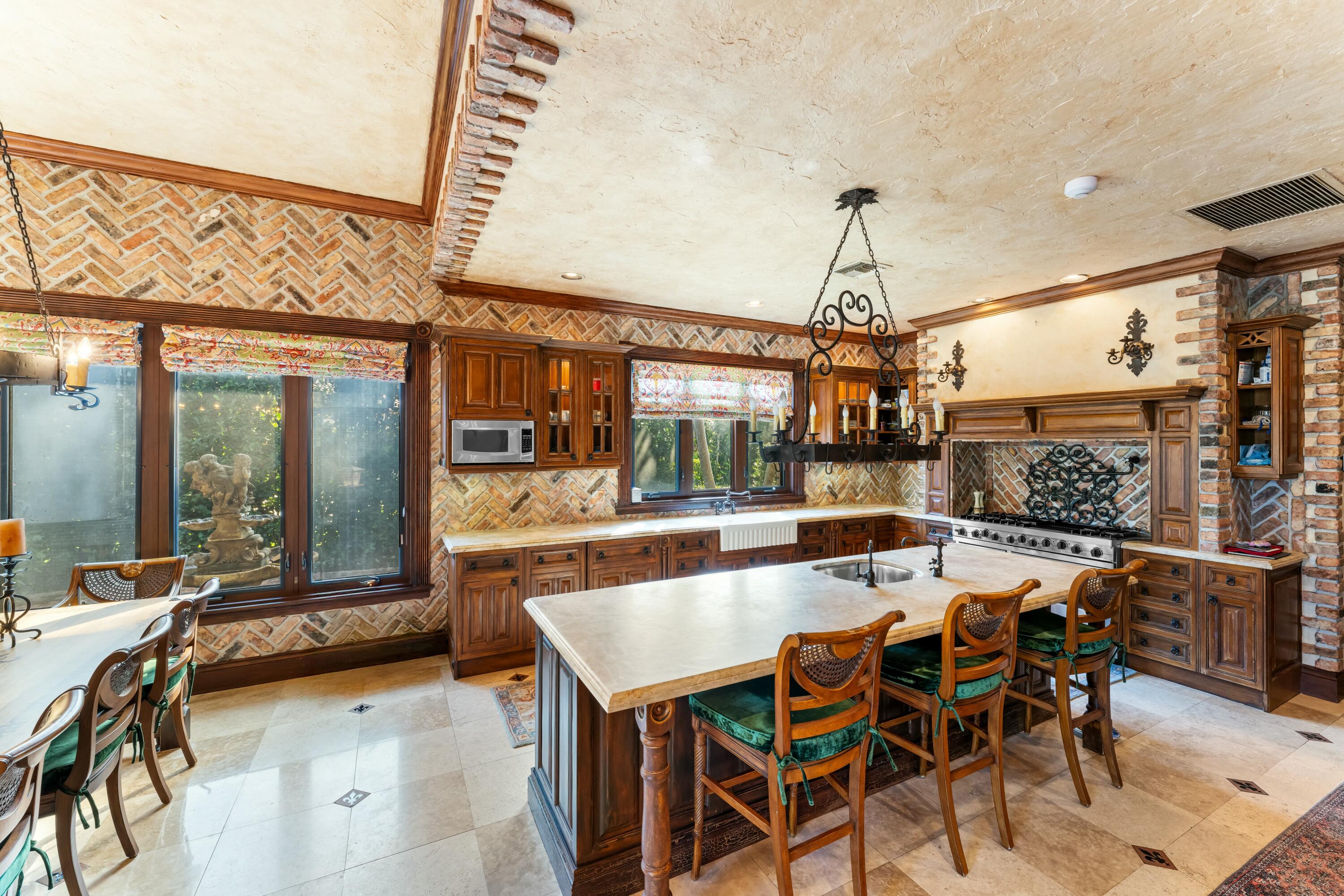 FRENCHMANS CREEK - Residential