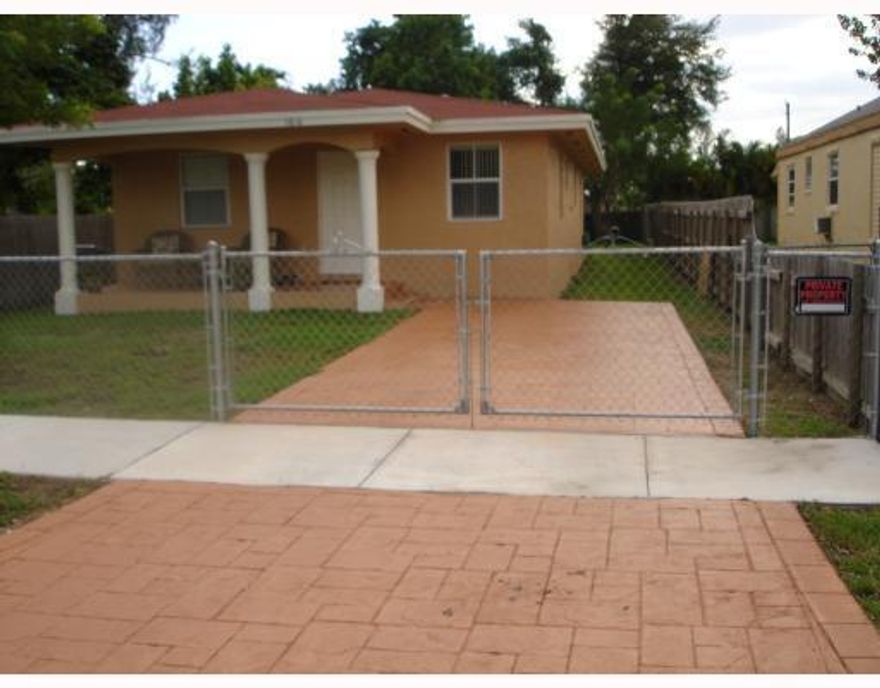 NEWER STARTER HOME WITH NEW ROOF, NEW AC, NEW TANKLESS WATER HEATER, SPLIT FLOOR PLAN, FRESHLY PAINTED, NEUTRAL TILE THROUGHOUT, STACKABLE WASHER/DRYER, OPEN KITCHEN, BIG CLOSETS, PRIVATE AND LARGE BACKYARD.