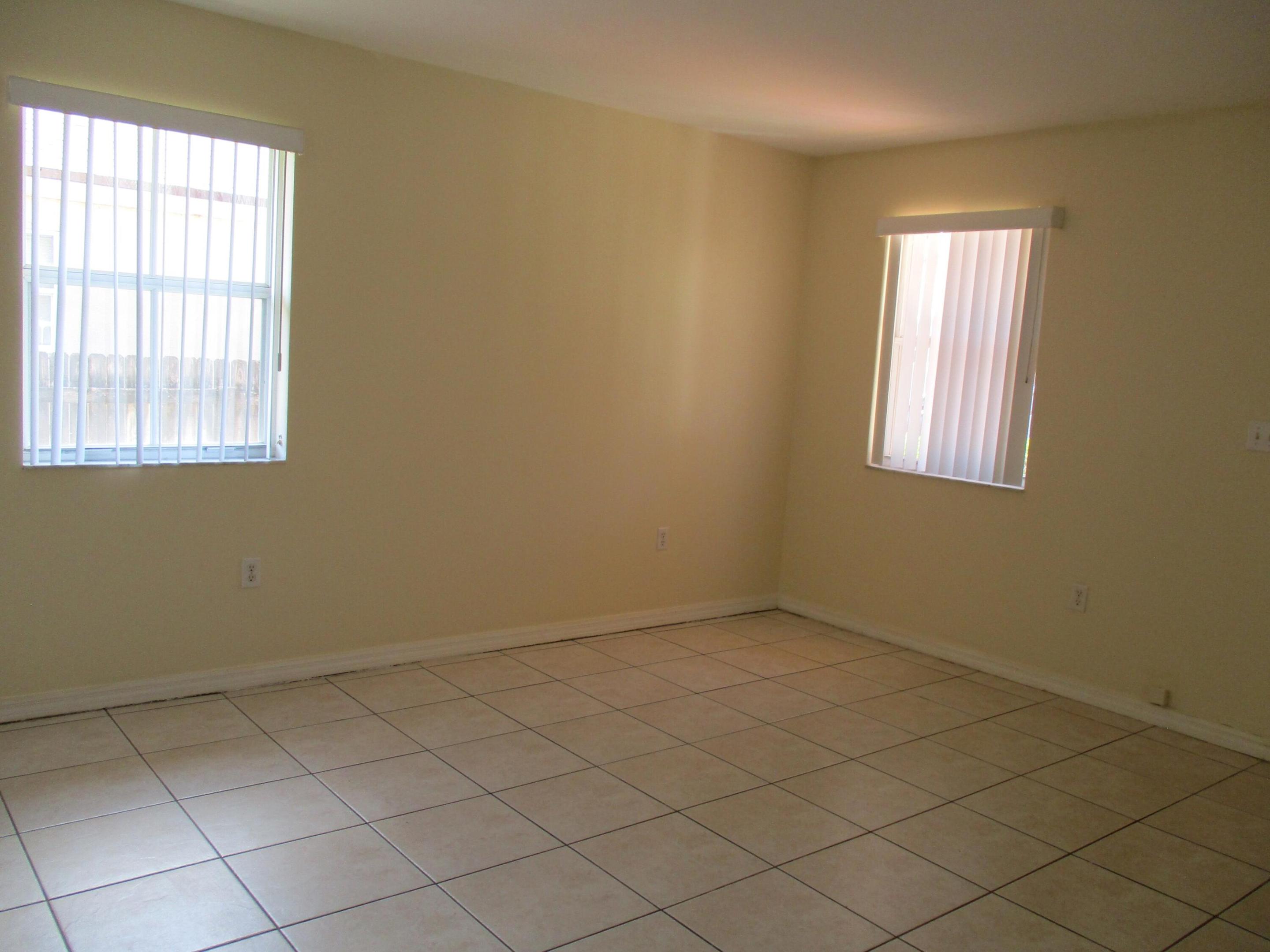 HOLLYWOOD BEACH GARDENS - Residential
