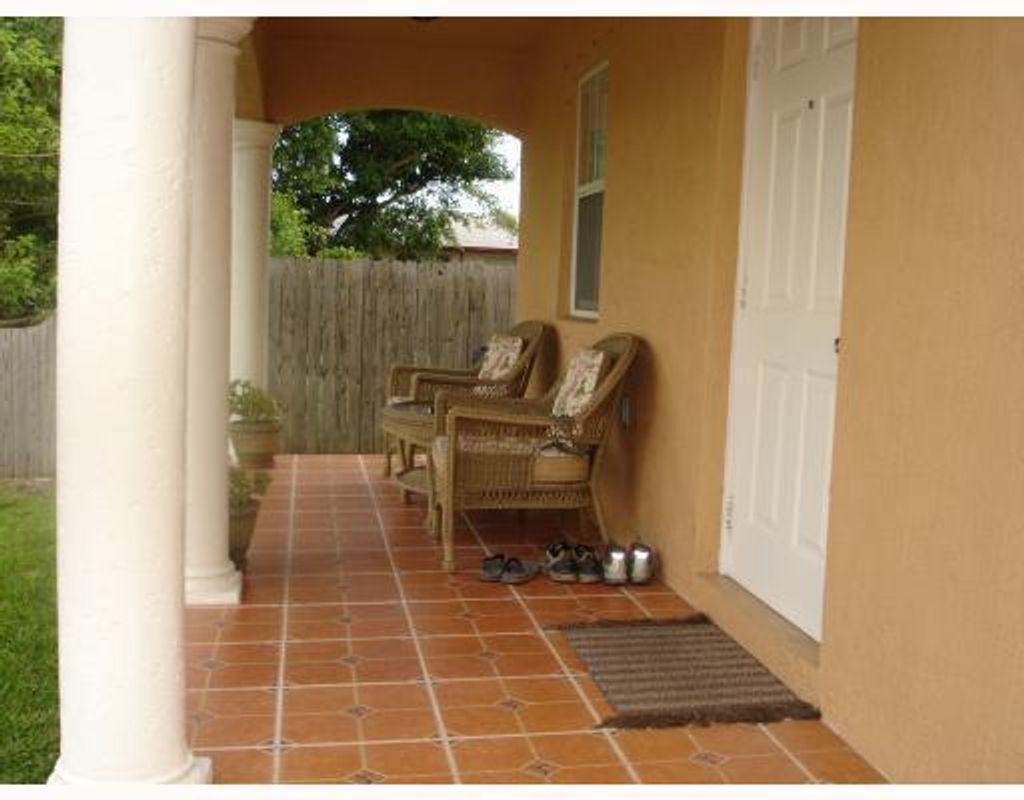 Photo of 5816 Lincoln Street, Hollywood, FL 33021 (MLS # B26028610)