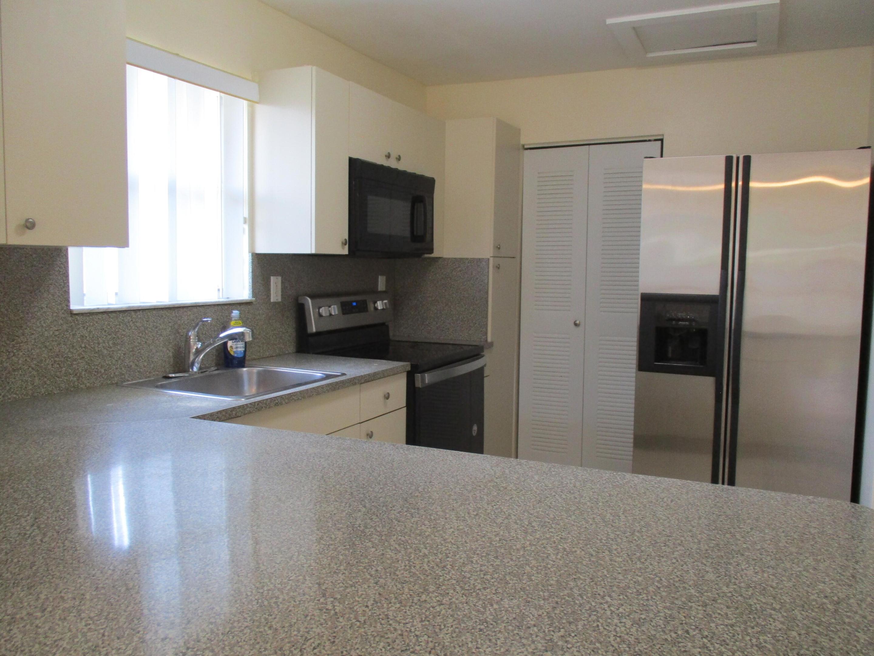 HOLLYWOOD BEACH GARDENS - Residential