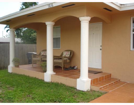 HOLLYWOOD BEACH GARDENS - Residential