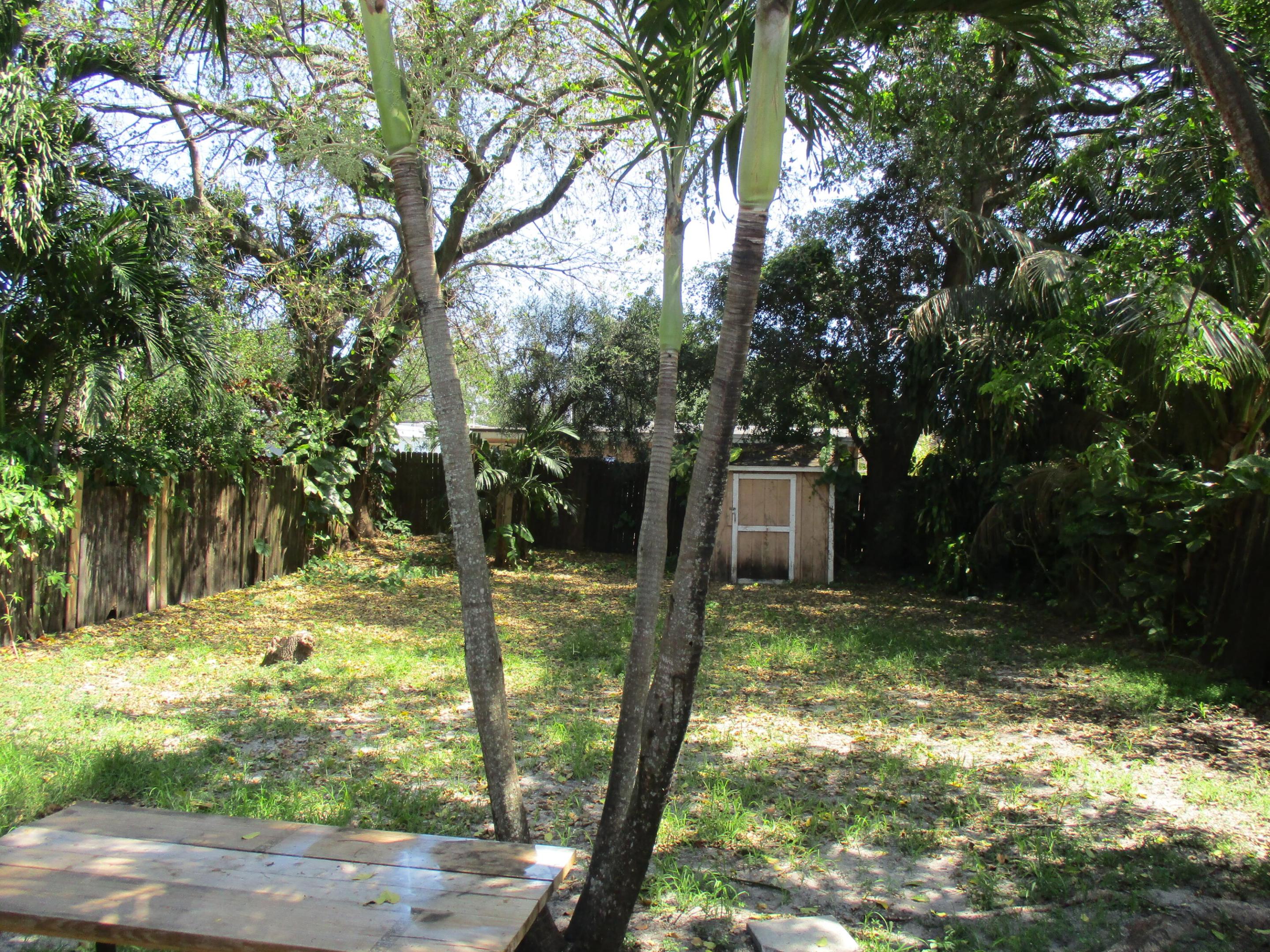 HOLLYWOOD BEACH GARDENS - Residential