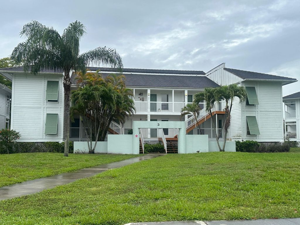 Photo of 183 Cypress Point Drive, Palm Beach Gardens, FL 33418 (MLS # B26012740)