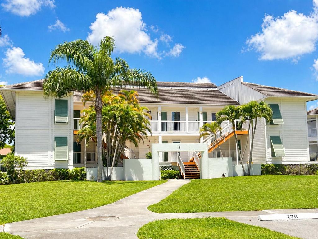 Photo of 183 Cypress Point Drive, Palm Beach Gardens, FL 33418 (MLS # B26012740)