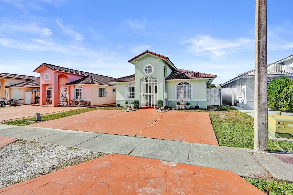 Bella Casa Point - Residential