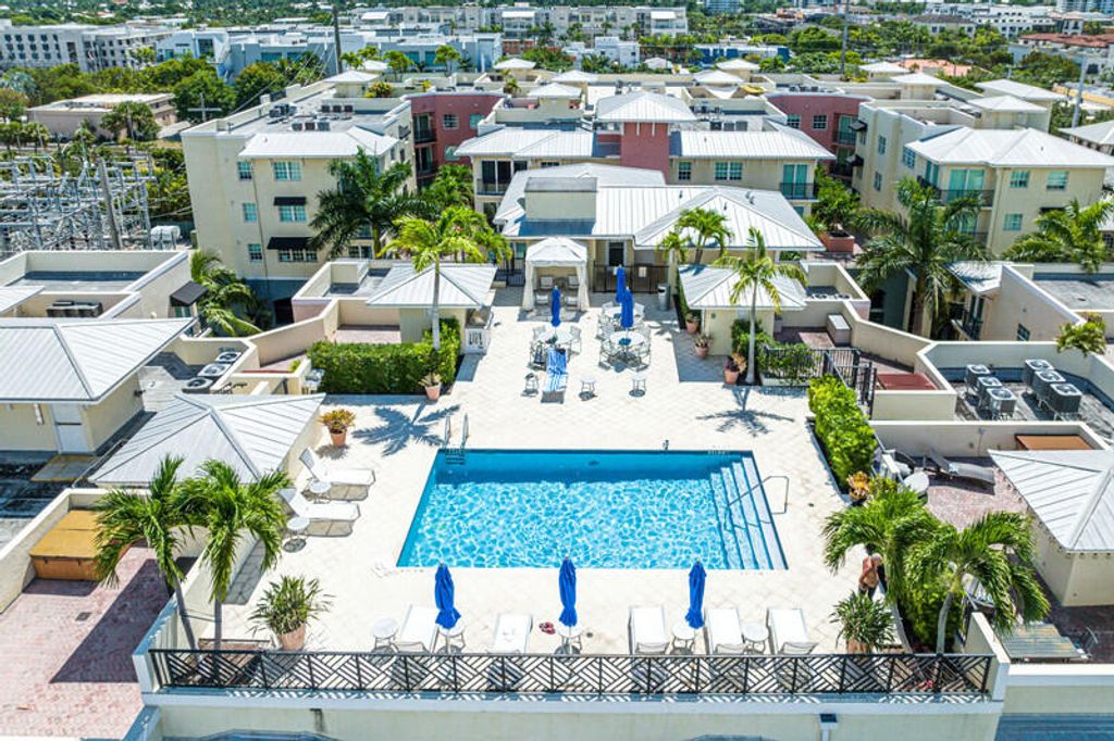 Photo of 225 NE 1st Street #303, Delray Beach, FL 33444 (MLS # R10995881)