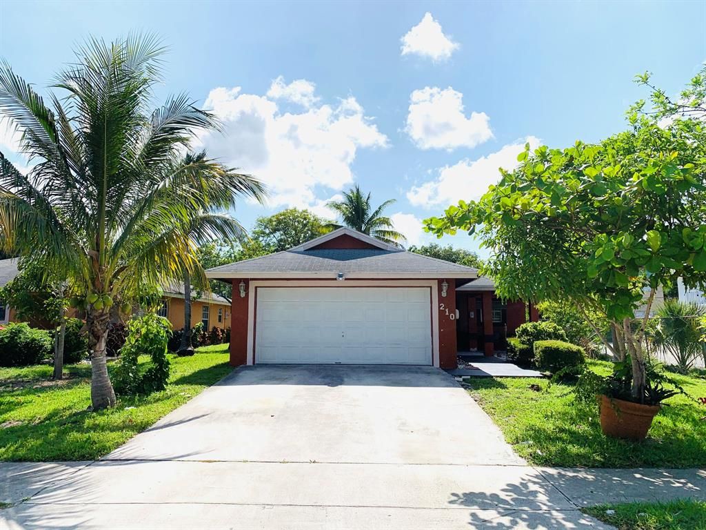 Photo of 210 SE 1st Avenue, Delray Beach, FL 33444 (MLS # R10714068)