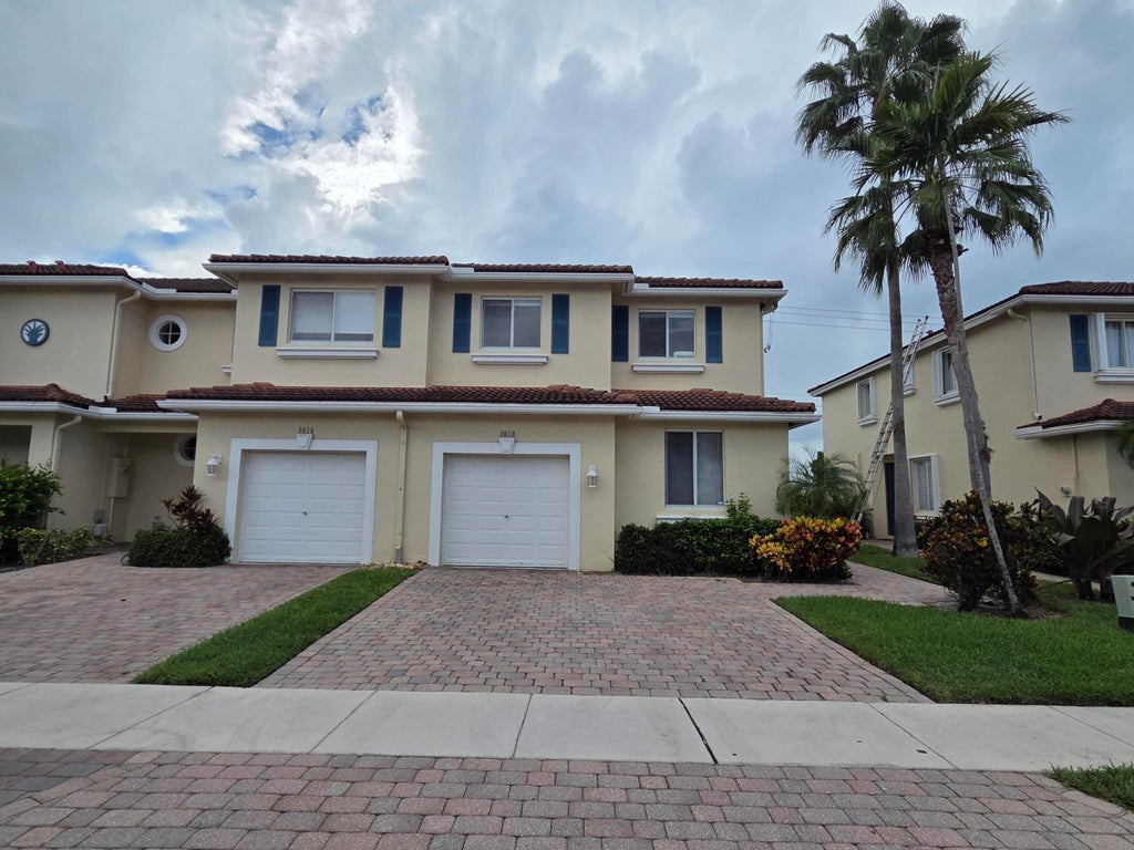 Photo of 3018 N EVERGREEN Circle, Boynton Beach, FL 33426 (MLS # B26078326)