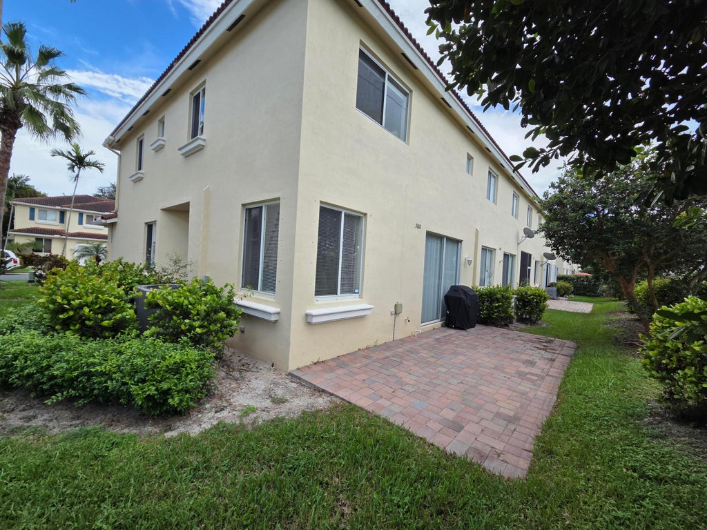 Photo of 3018 N EVERGREEN Circle, Boynton Beach, FL 33426 (MLS # B26078326)