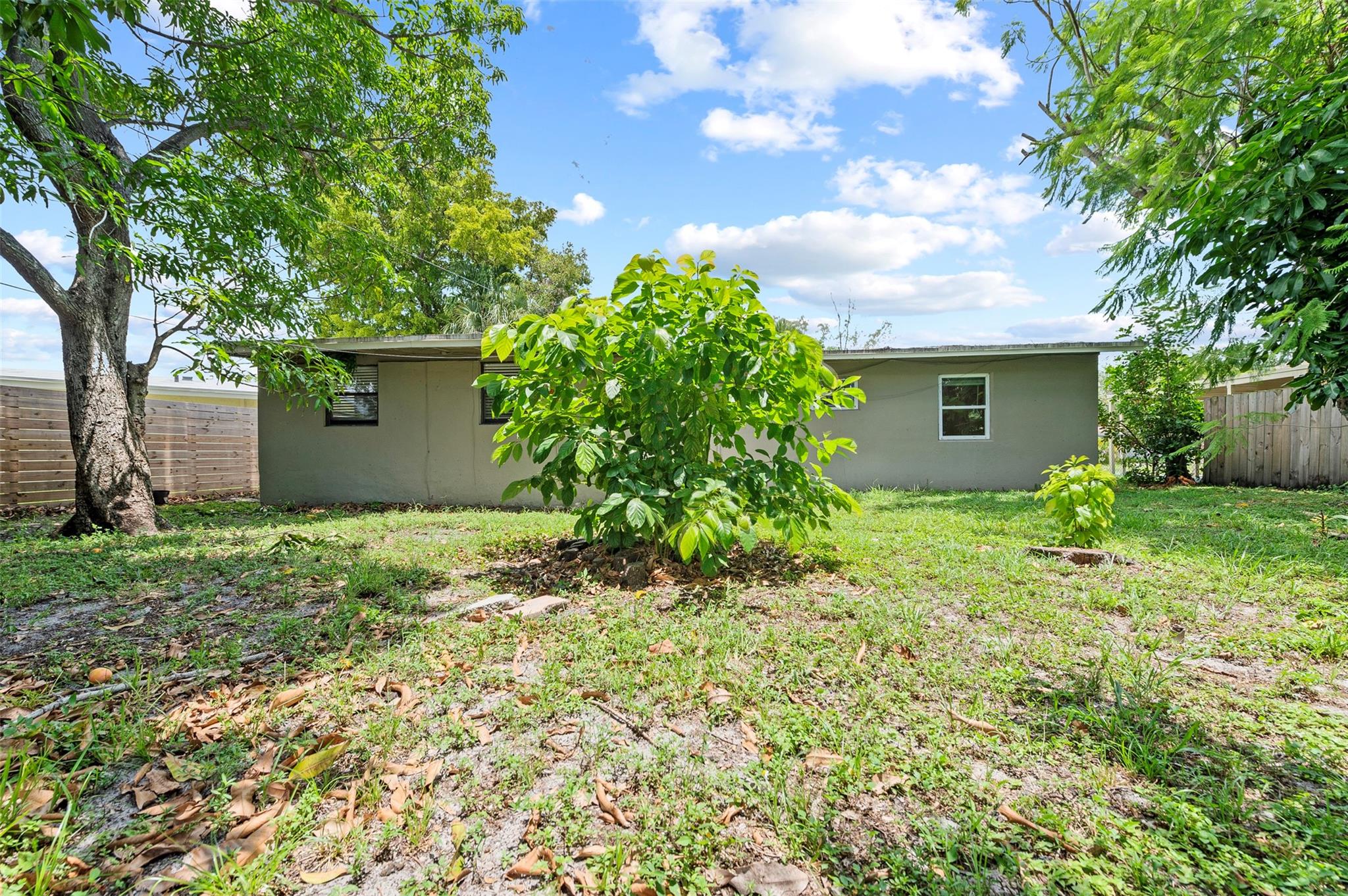1524 NW 18th COURT