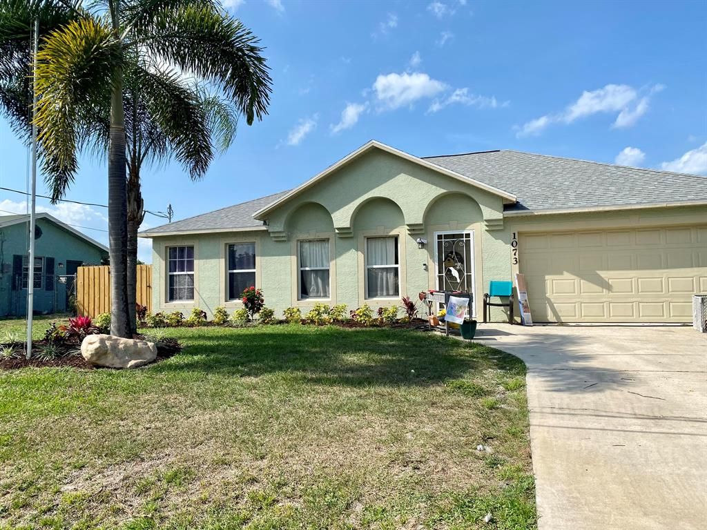 Photo of 1073 SE Lansdowne Avenue, Port Saint Lucie, FL 34983 (MLS # R10716484)