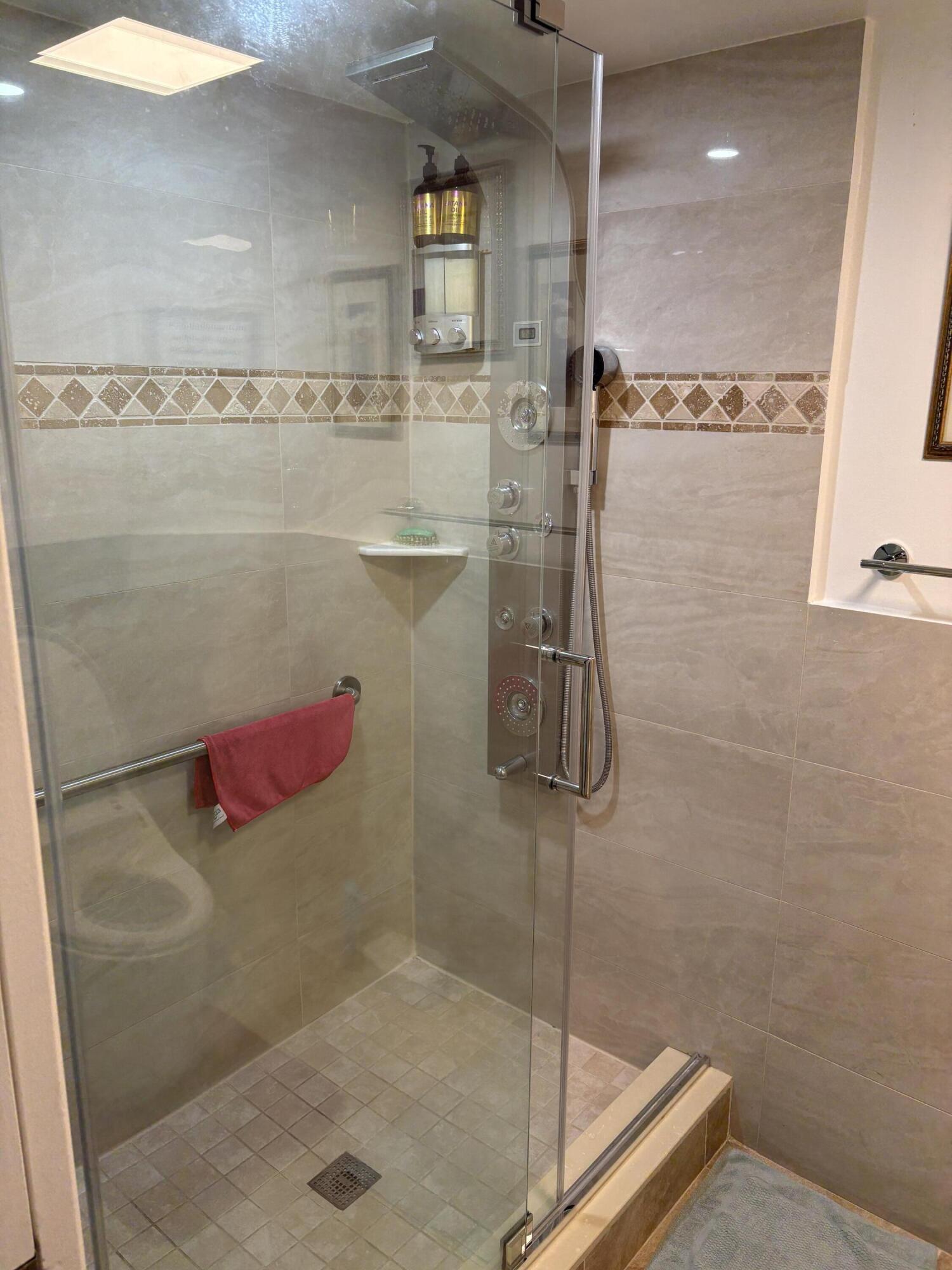 SUFFOLK AT CENTURY VILLAGE - Residential