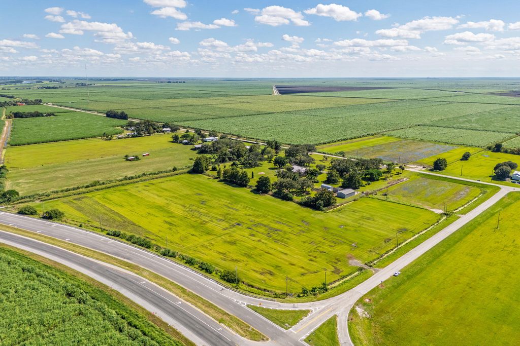 Photo of 0 E Corkscrew Boulevard, Clewiston, FL 33440 (MLS # B26039475)