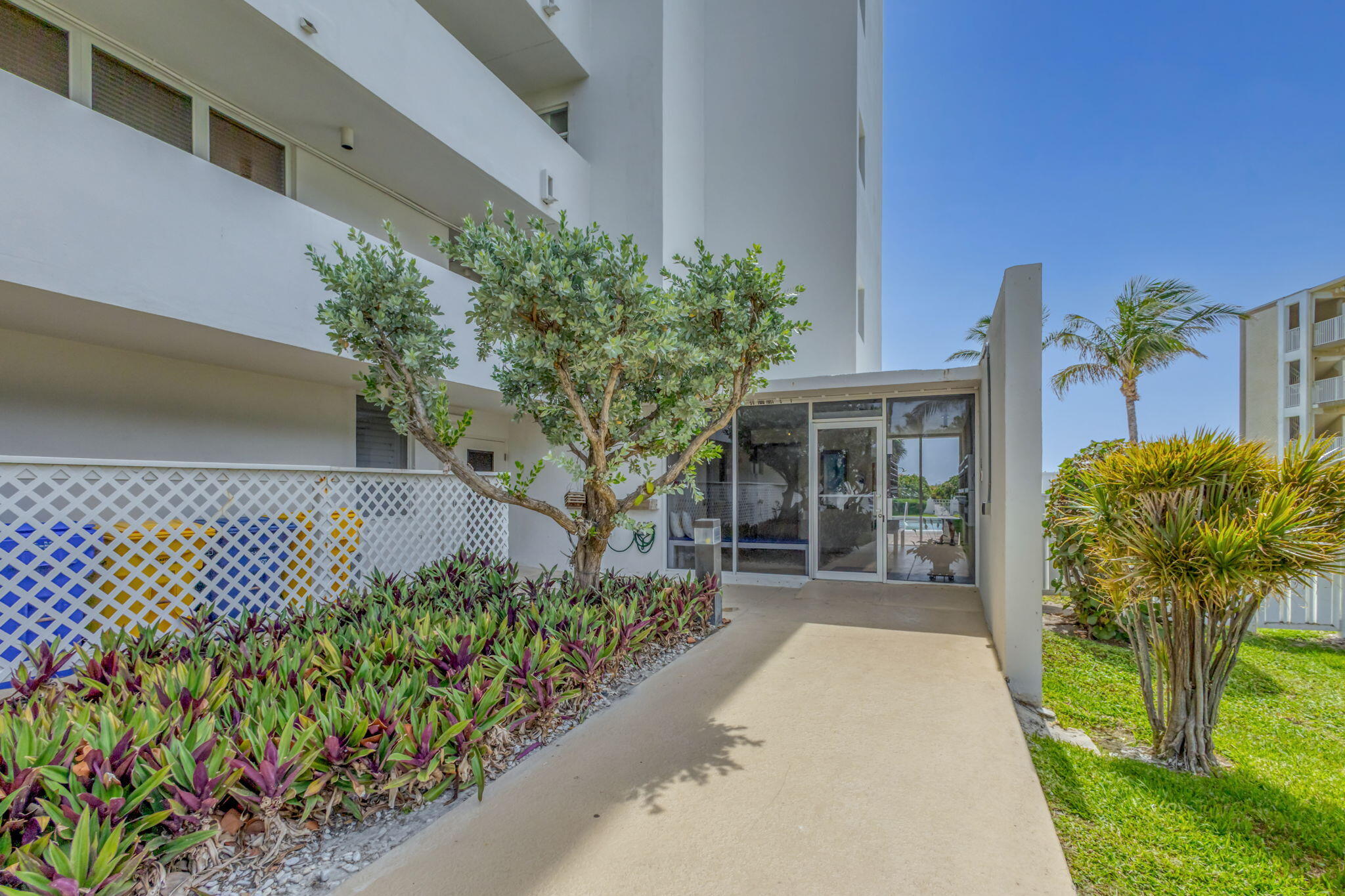 VILLA TOWERS CONDO - Residential Lease