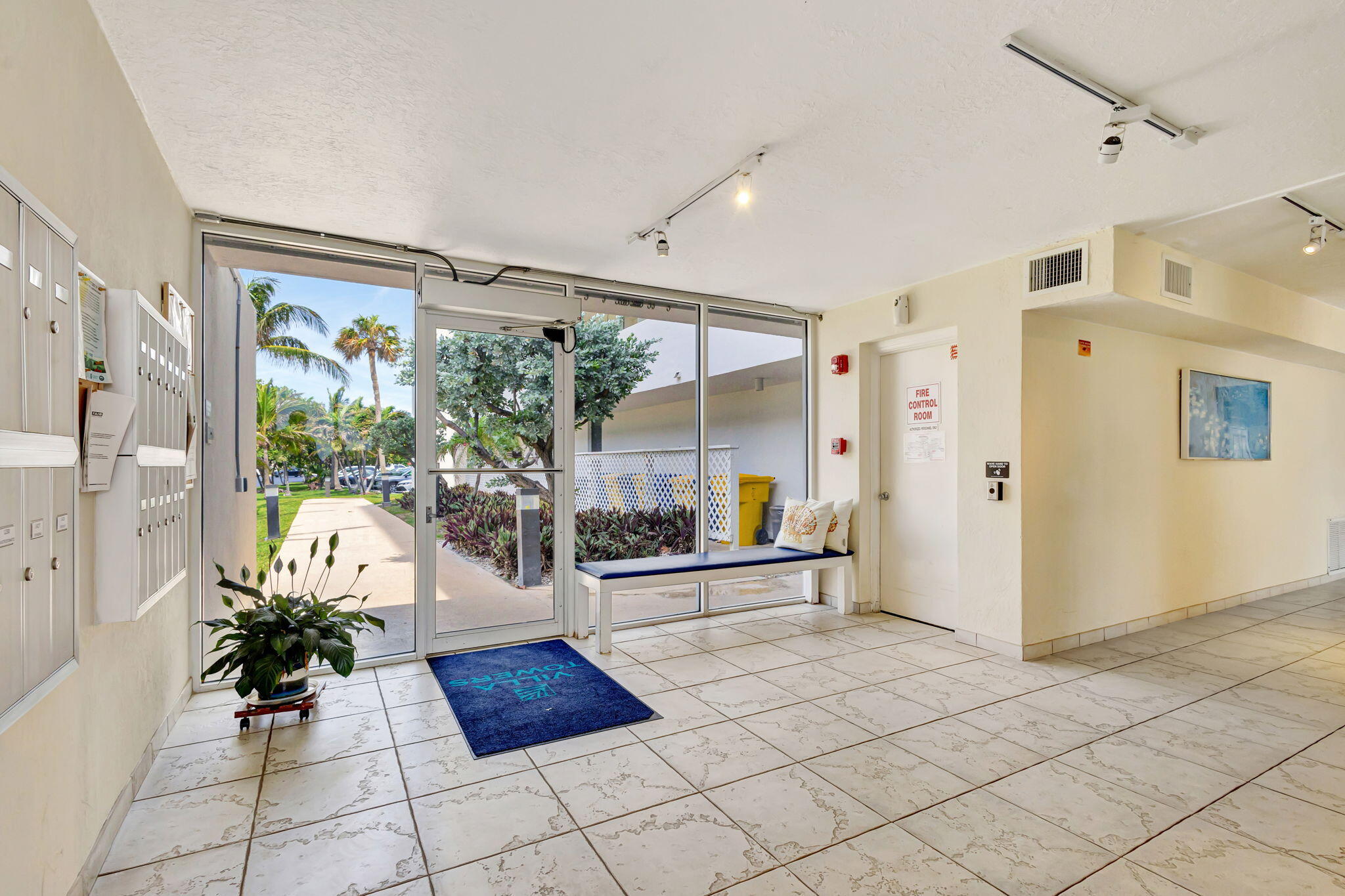 VILLA TOWERS CONDO - Residential Lease