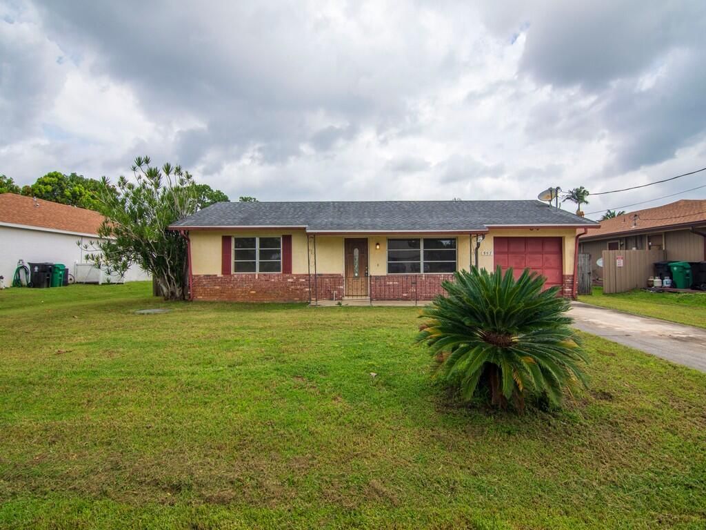 Photo of 557 SW Duval Avenue, Port Saint Lucie, FL 34983 (MLS # R11148530)