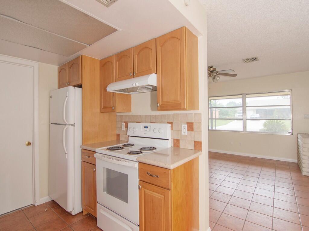 PORT ST LUCIE SECTION 4 - Residential Lease