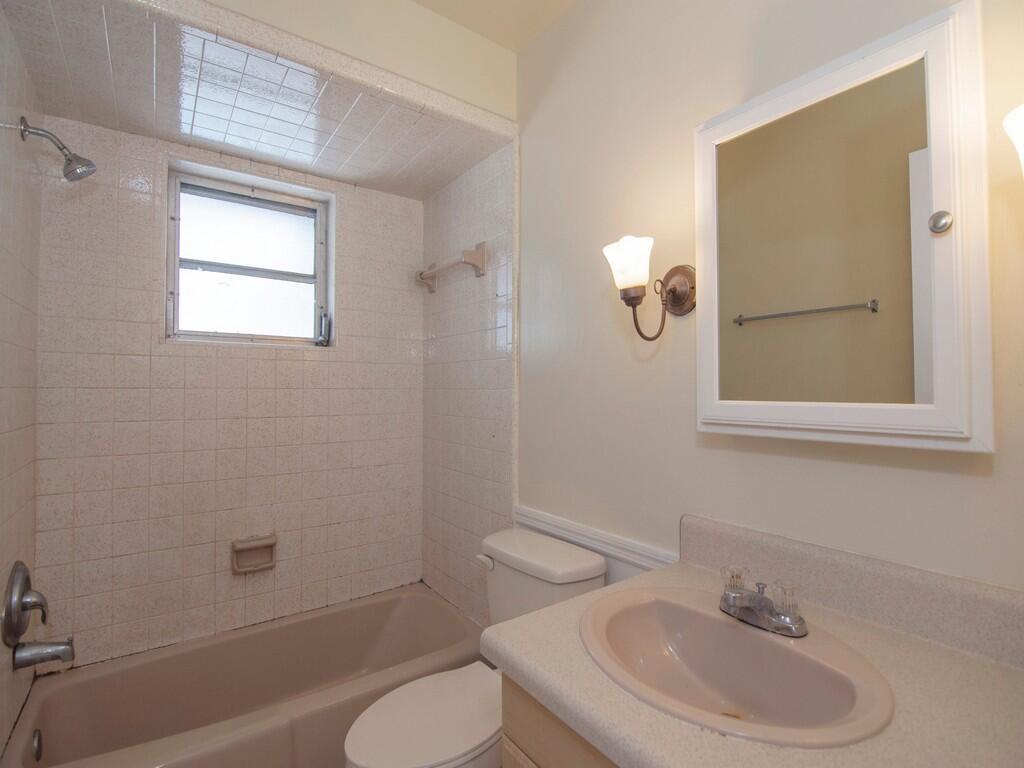 PORT ST LUCIE SECTION 4 - Residential Lease