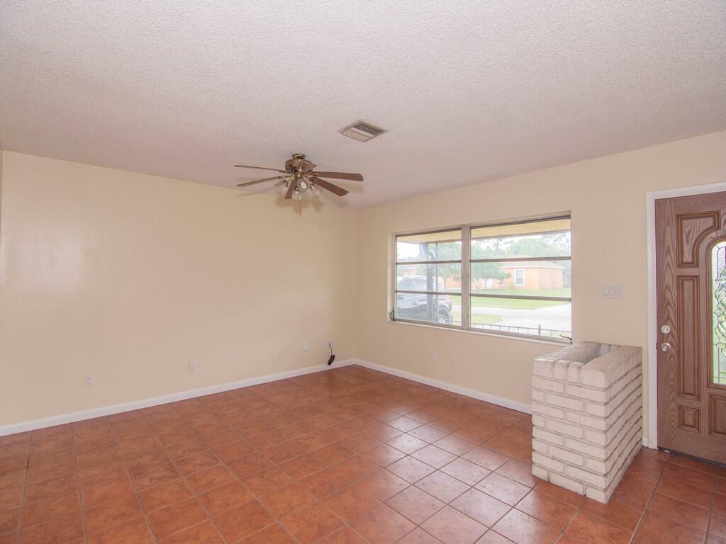 PORT ST LUCIE SECTION 4 - Residential Lease