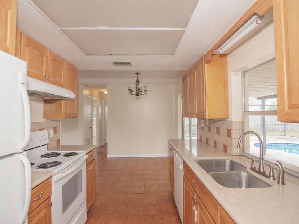 PORT ST LUCIE SECTION 4 - Residential Lease