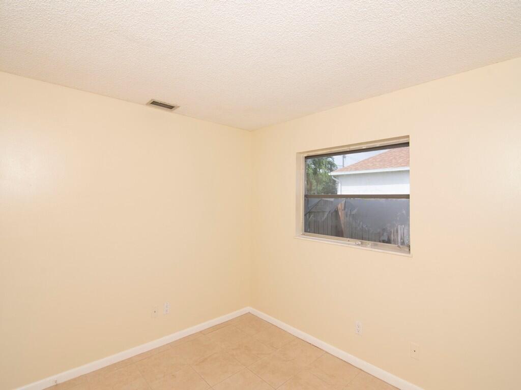 PORT ST LUCIE SECTION 4 - Residential Lease