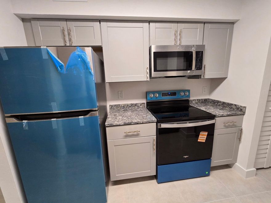 BEAUTIFULLY UPDATED 2 BED/ 1 BATH CONDO. FEATURING BRAND NEW KITCHEN, NEWER BATHROOM, JUST PAINTED. ALL TILE FLOORS. ALL NEW STAINLESS STEEL APPLIANCES. CENTRALLY LOCATED IN PEMBROKE PINES