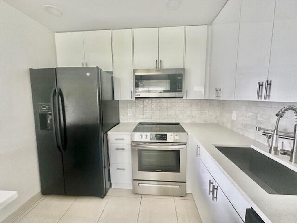 Photo of 27 Waterford B, Delray Beach, FL 33446 (MLS # R11009685)