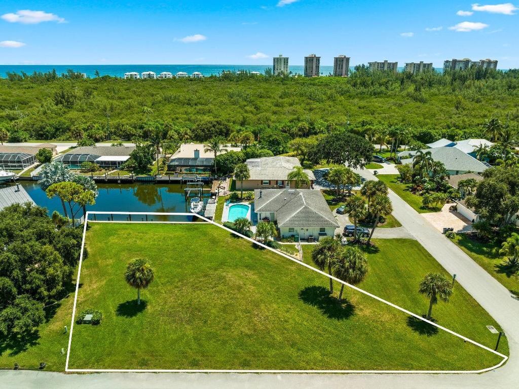 Photo of 120 Queen Ann Court, Fort Pierce, FL 34949 (MLS # R11059729)