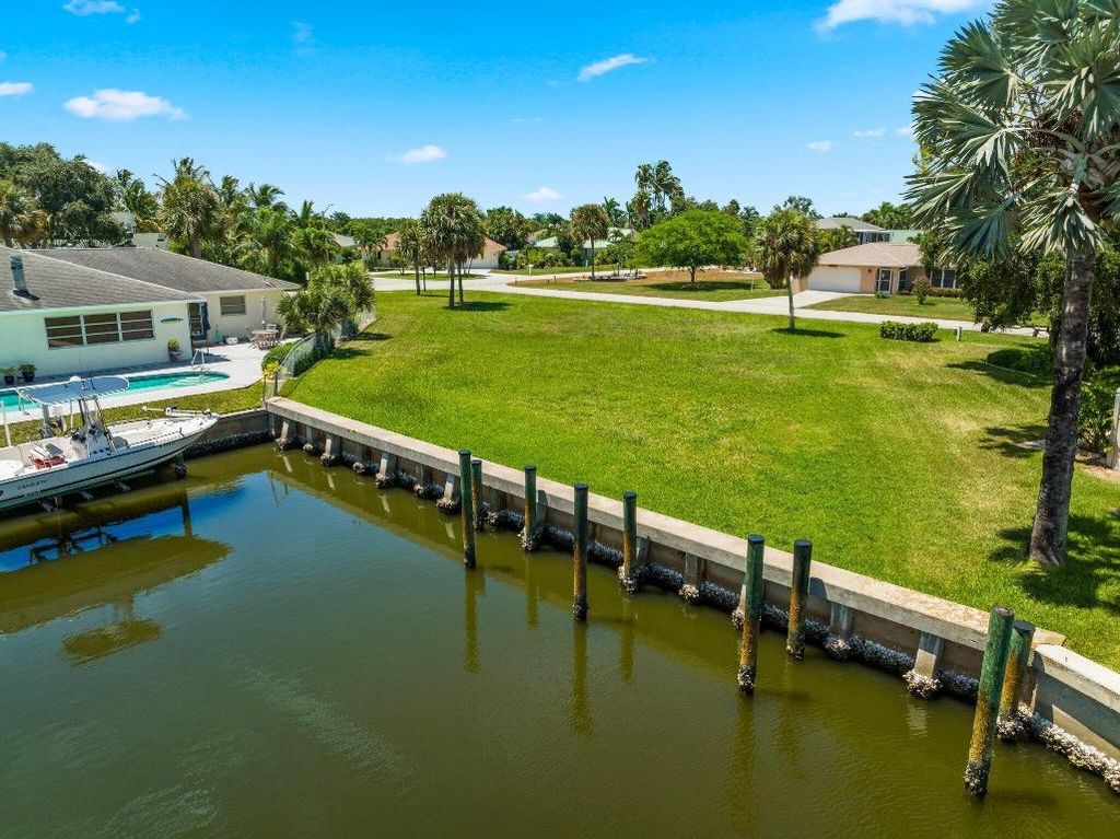 Photo of 120 Queen Ann Court, Fort Pierce, FL 34949 (MLS # R11059729)