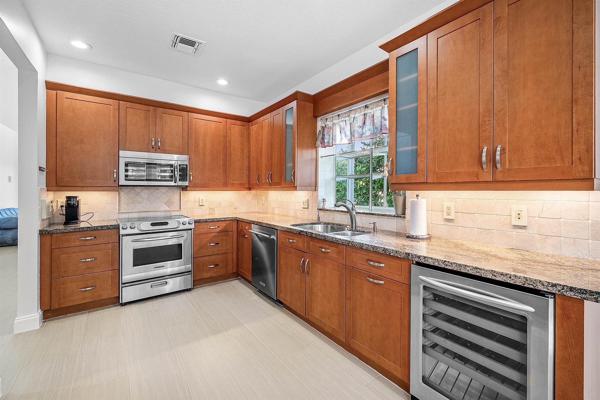 VICTORIA ISLES - Residential Lease